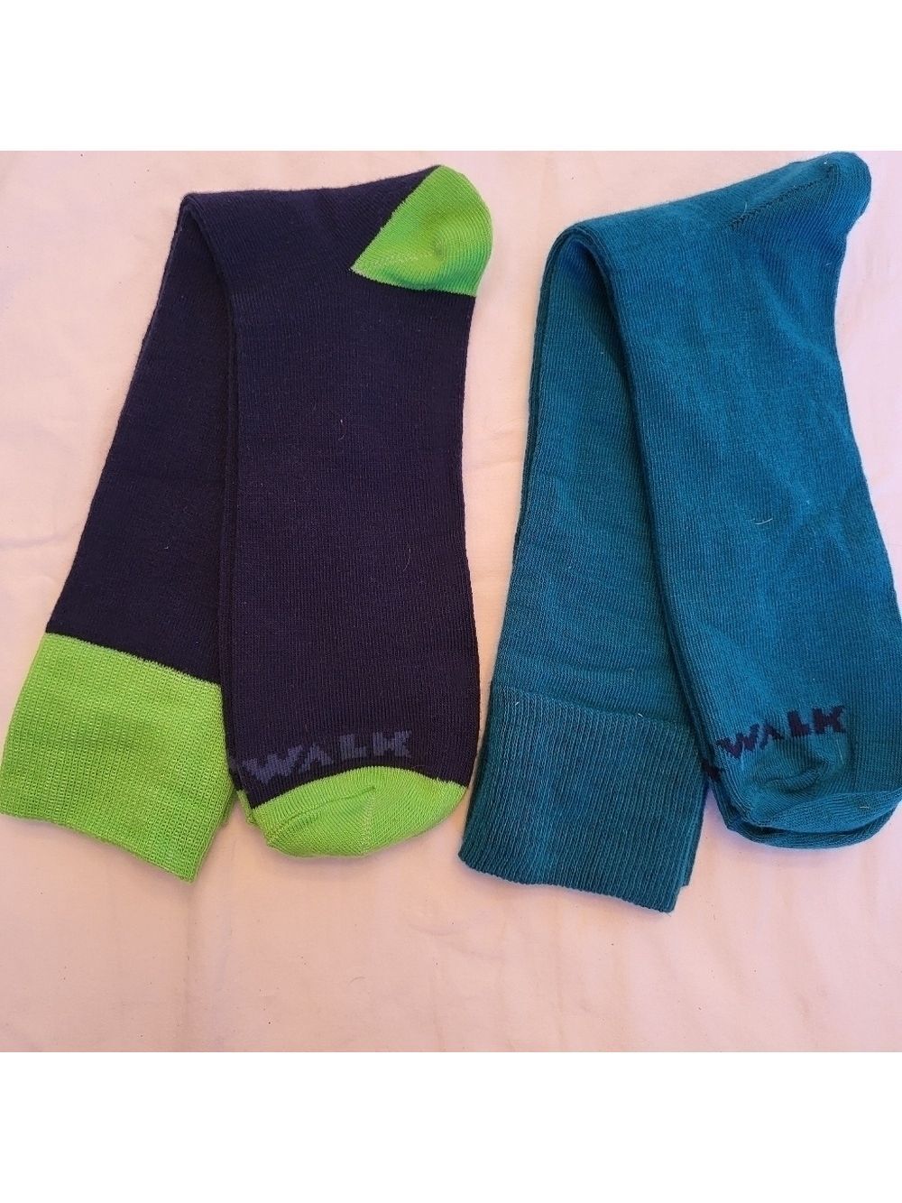 NWOT 2 Pairs Airwalk Crew Socks Men's Teal, Navy Blue, Lime